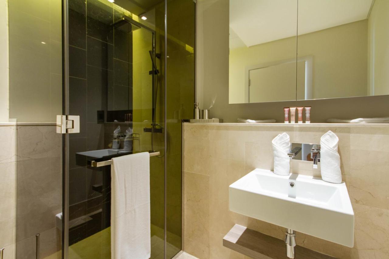 Bespoke Holiday Homes - Palm Jumeirah- 2 Bedroom Sea View With Pool & Beach Access, The 8 Dubaj Exteriér fotografie